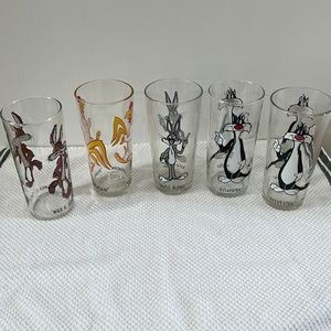 5 Pepsi collectors series glassed